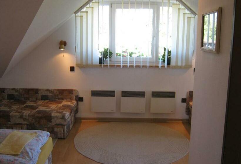 جناح, Privat Apartma Ulrych