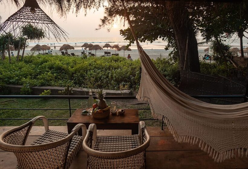 小室, Anahata Retreat Sea Front Resort