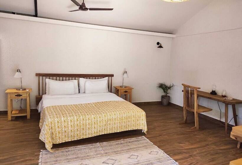 小室, Anahata Retreat Sea Front Resort