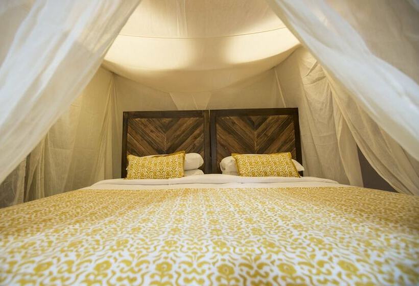 小室, Anahata Retreat Sea Front Resort