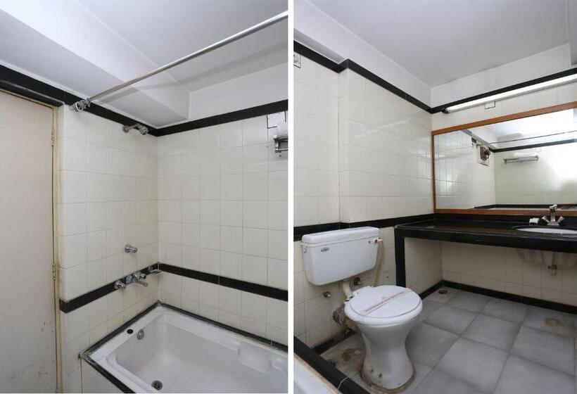 三人经典房间, Capital O 4604 Shiva S Regency