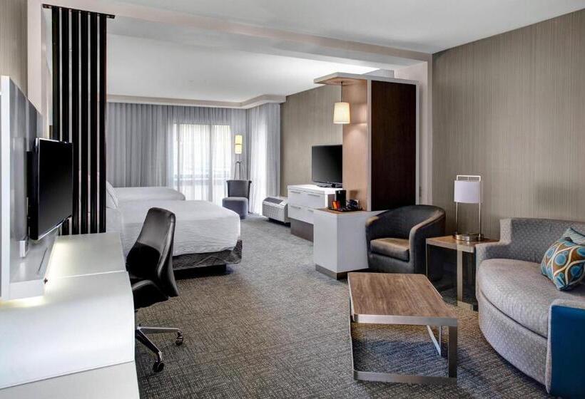 סוויטה עם מיטת קווין, Courtyard By Marriott Carrollton