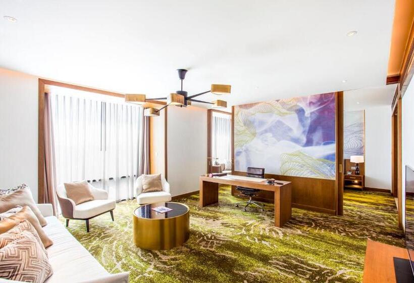 带大床的套房, Crowne Plaza Vientiane, An Ihg