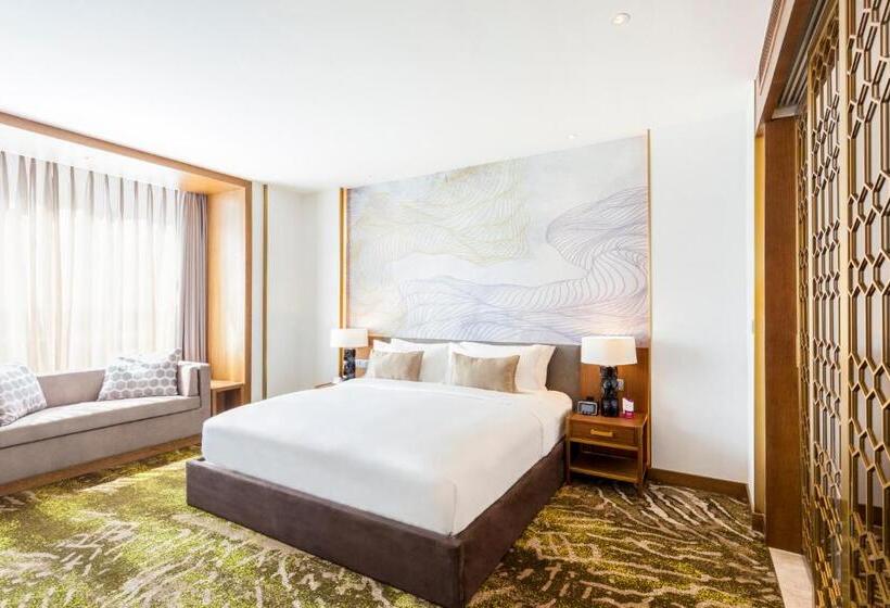 带双人大床的行政管理套房, Crowne Plaza Vientiane, An Ihg