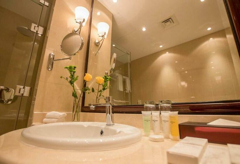 اتاق لوکس با تخت بزرگ, Strato Hotel By Warwick