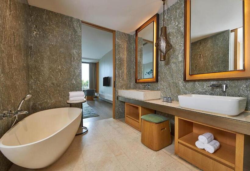 Люкс Повышенной Комфортности, The Westin Shimei Bay Resort