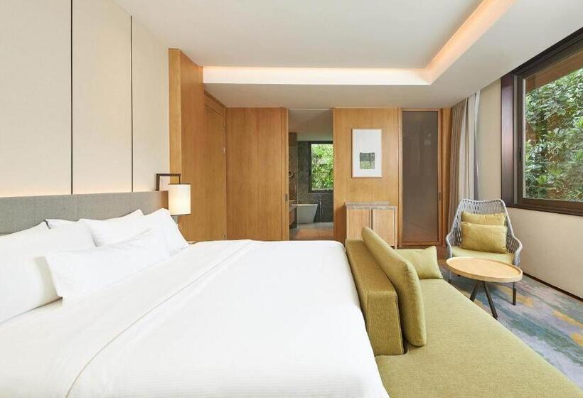 Вилла 3 Спальни, The Westin Shimei Bay Resort