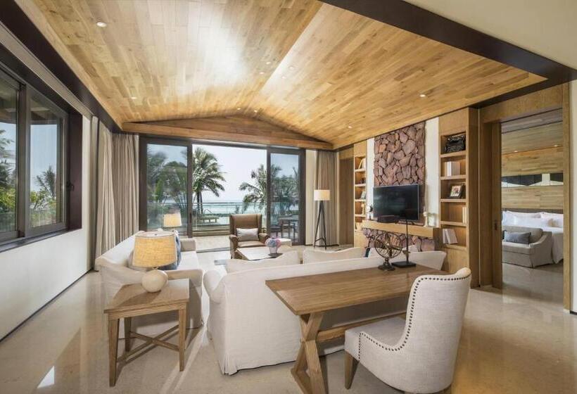Вилла 3 Спальни с Бассейном, The Westin Shimei Bay Resort