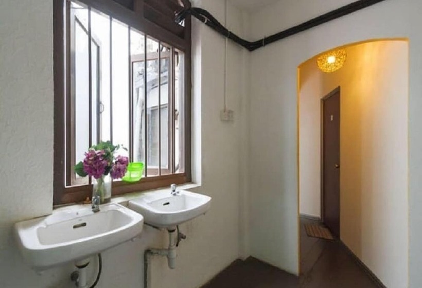Семейный Номер Совместный Санузел, Cocoa Mews Cafe & Homestay   Hostel