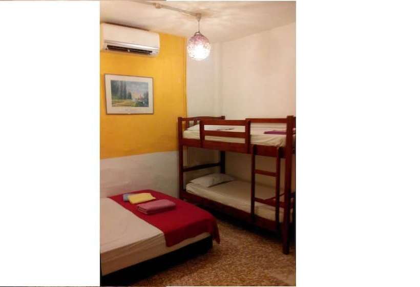Семейный Номер Совместный Санузел, Cocoa Mews Cafe & Homestay   Hostel