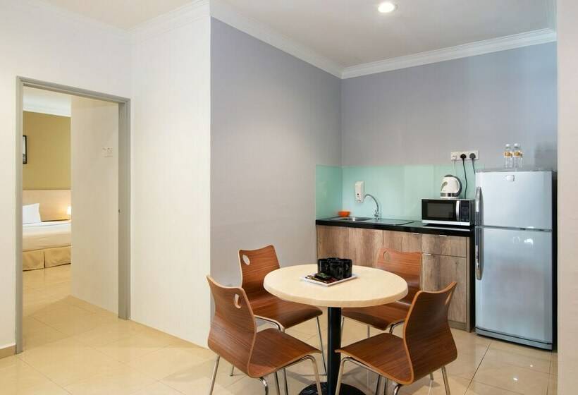 Апартаменты Deluxe 2 Спальни, Golden View Serviced Apartment