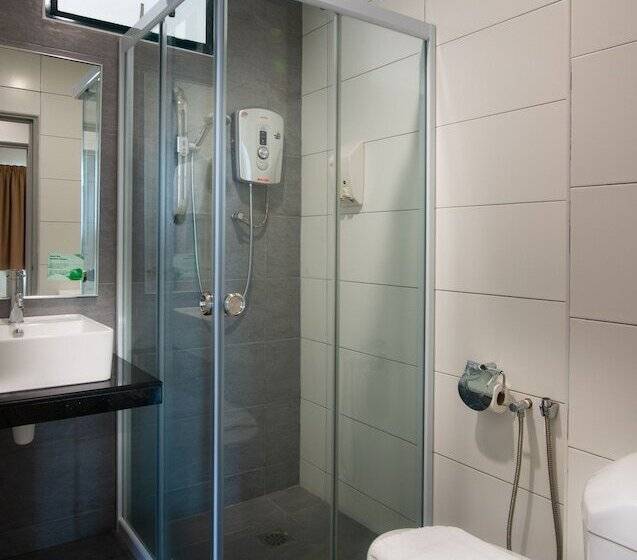 Апартаменты Deluxe 3 Спальни, Golden View Serviced Apartment
