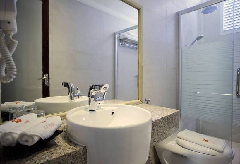 Deluxe Triple Room Sea View, Kaani Beach