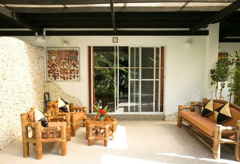 디럭스 방갈로, Dolphin House Resort Moalboal