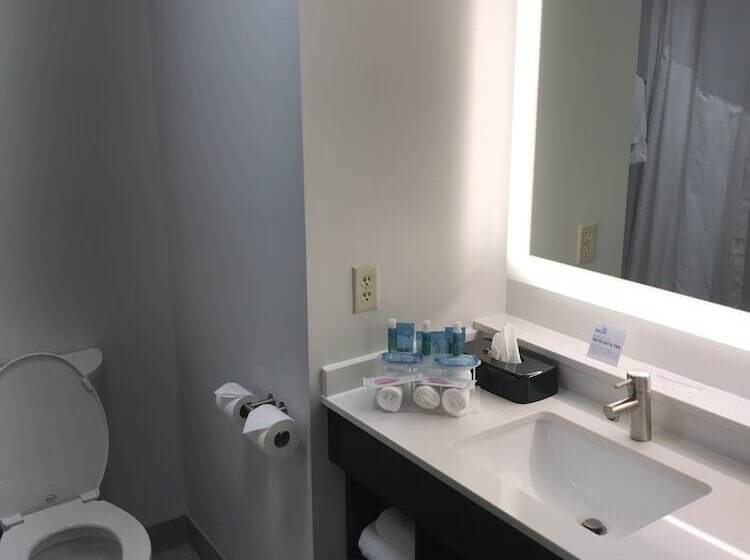 Люкс Адаптированный для Инвалидов, Holiday Inn Express & Suites Kingston Ulster, An Ihg
