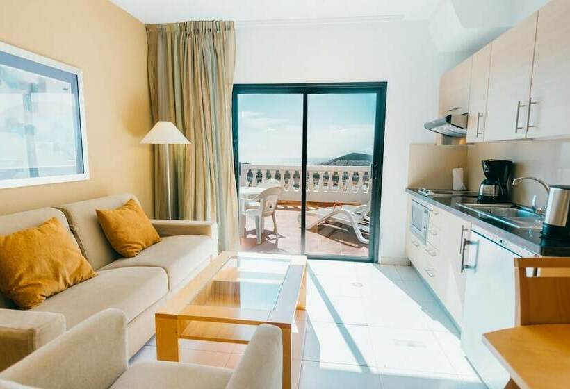 Studio Standard, Hollywood Mirage   Excel Hotels & Resorts