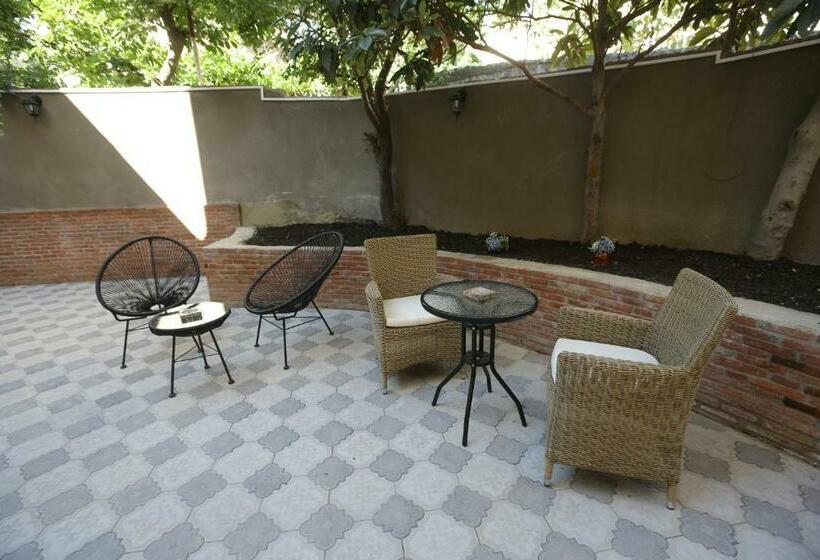 اتاق کلاسیک, Golden Nugget Tbilisi