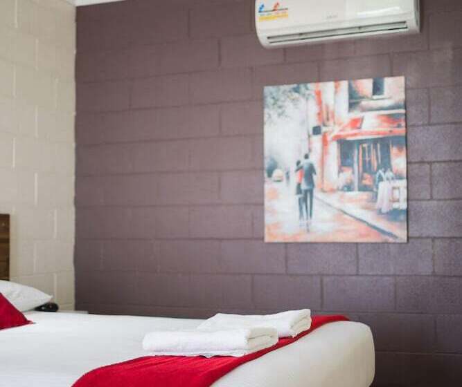 패밀리 룸, Plainsman Motel