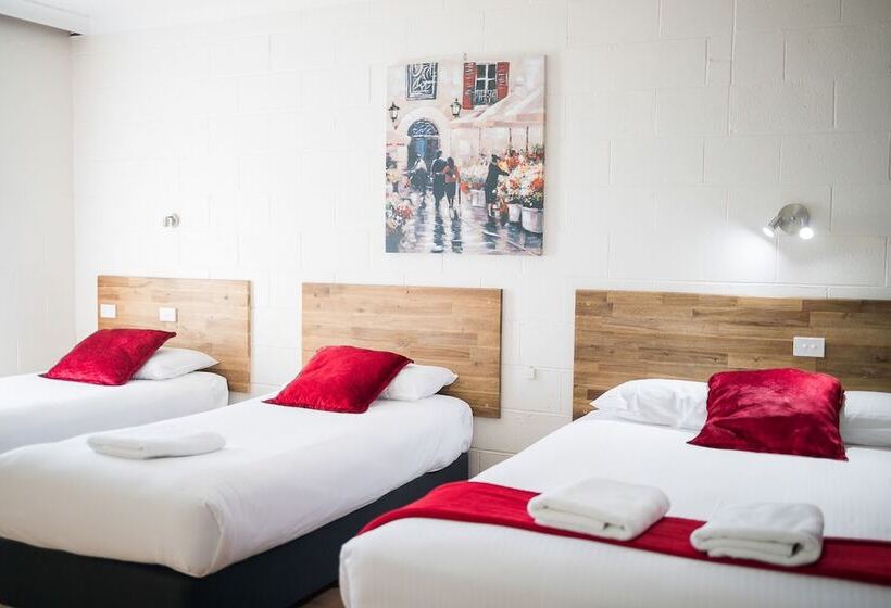 패밀리 룸, Plainsman Motel