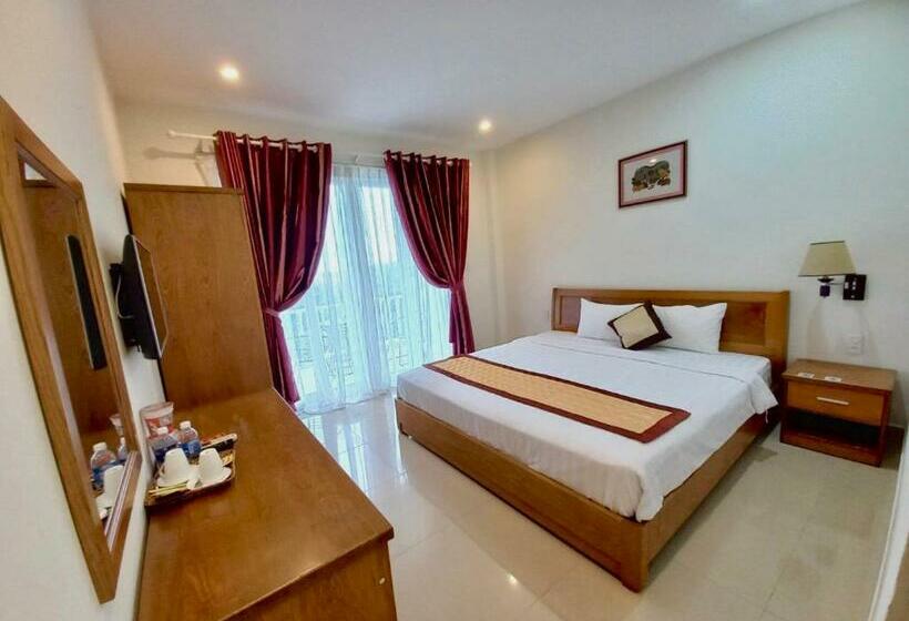اتاق لوکس با بالکن, T&t Resort And Spa
