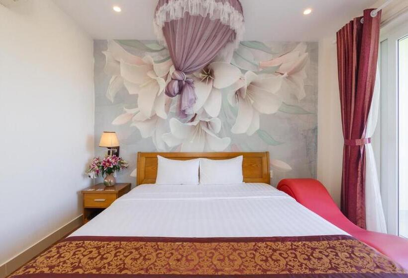 اتاق لوکس با بالکن, T&t Resort And Spa