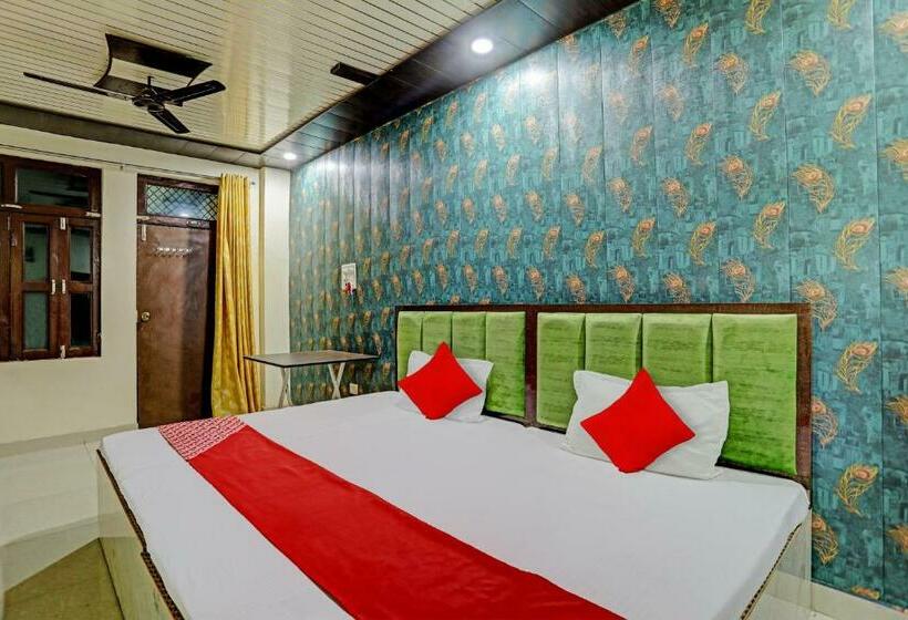 Трехместный Номер Классика, Oyo Flagship K1 Hotel And Restaurant