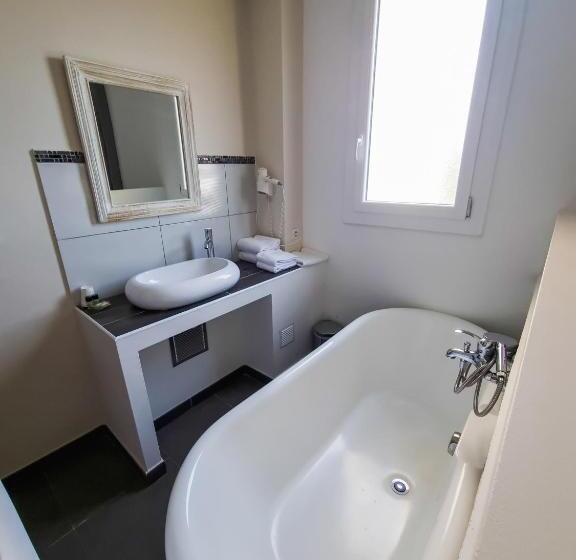 Люкс Повышенной Комфортности, Hôtel Villa Les Orangers