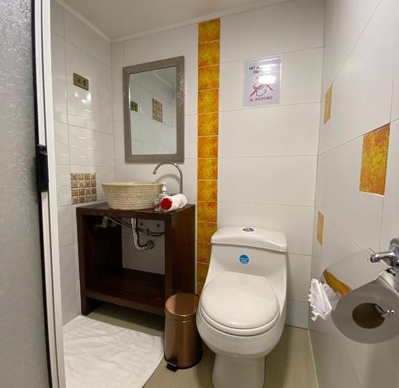 带按摩浴盆的套房, Katarsy´s Hostel