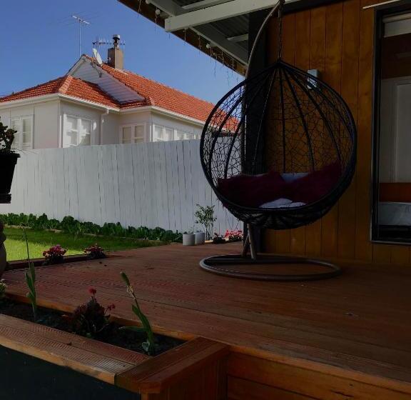 Люкс с Террасой, Onehunga Garden Tinyhouse With Parking