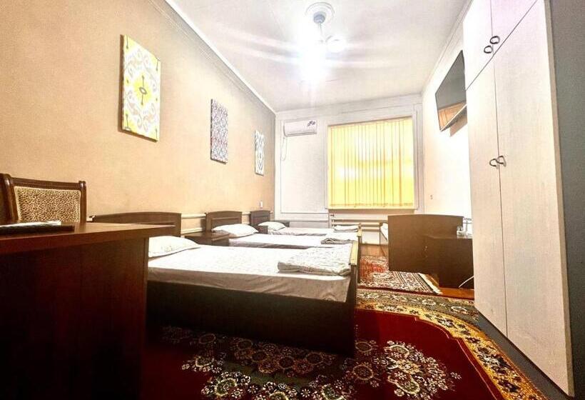 חדר קלאסי לארבעה, Hello Hostel