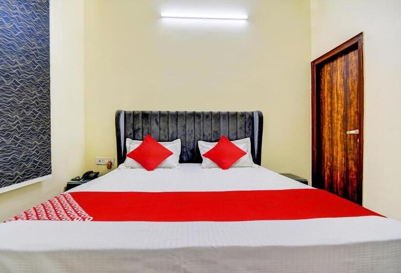 Трехместный Номер Классика, Oyo Flagship Hotel White Hut