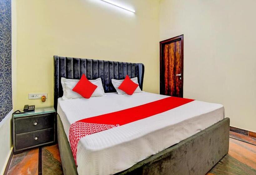 Трехместный Номер Классика, Oyo Flagship Hotel White Hut