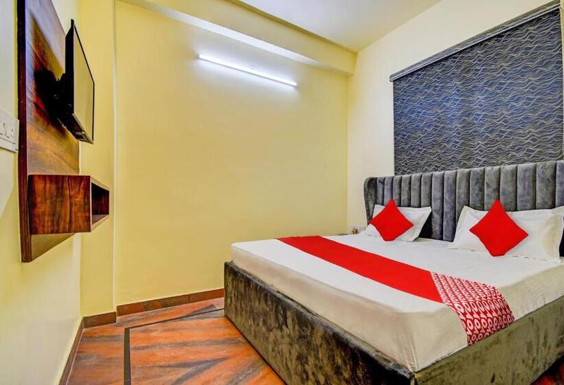 Трехместный Номер Классика, Oyo Flagship Hotel White Hut
