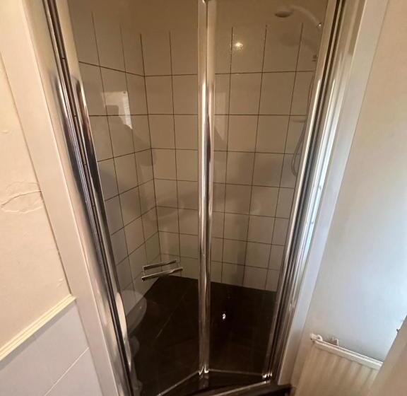 חדר סטנדרט חדר אמבטיה משותף, Moor Park Apartments
