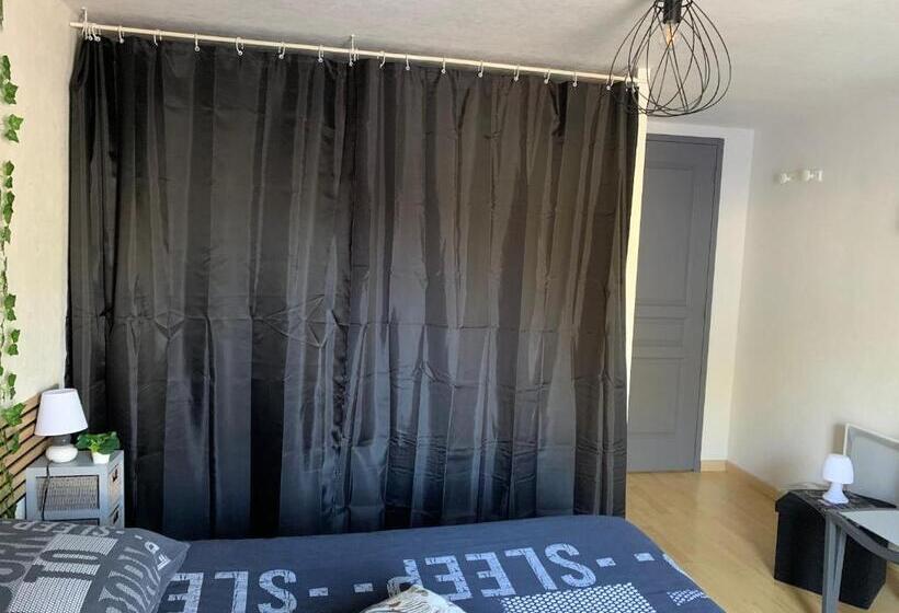 Номер Стандарт, Une Agreable Chambre Independante