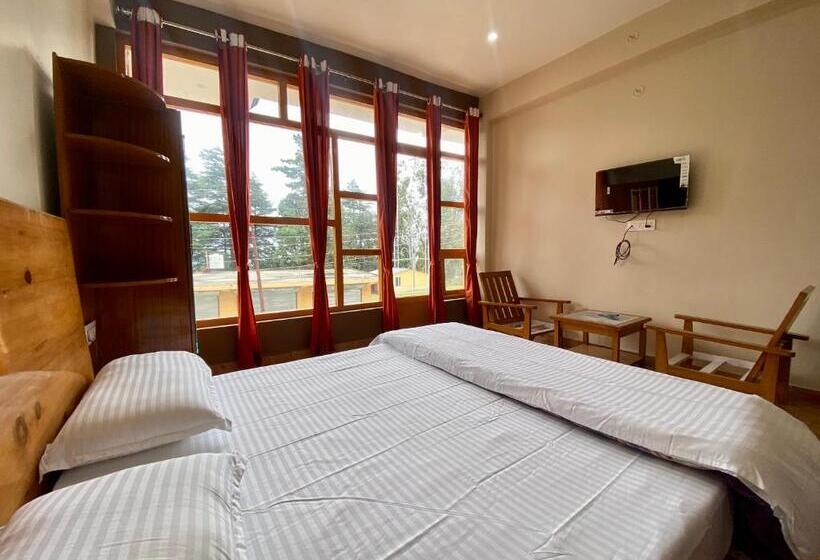 Номер Deluxe с Балконом, Mansarovar Inn