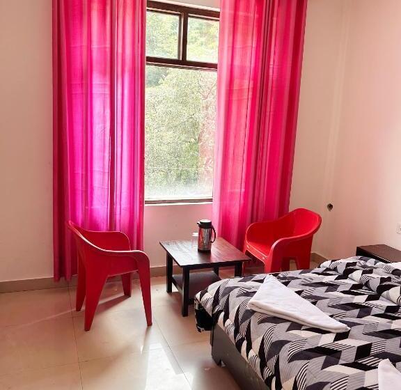 디럭스 룸, Sarthak Villa