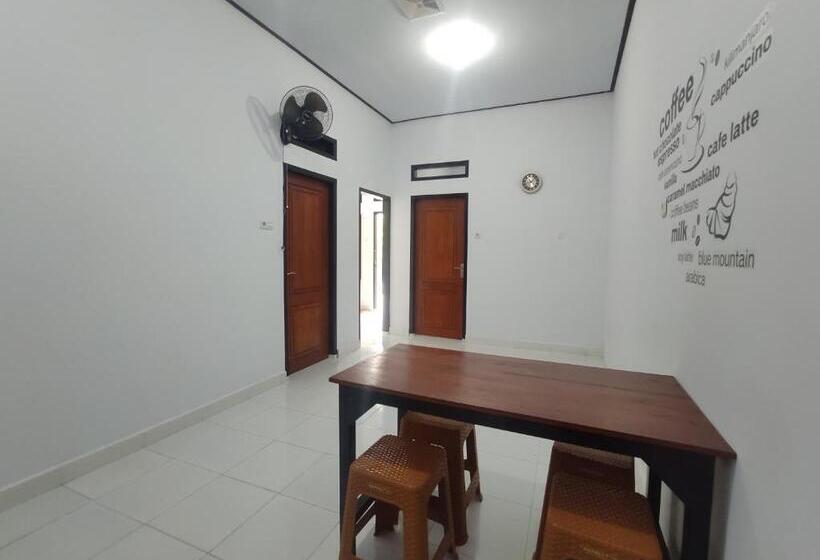 Семейный Номер, Home Syariah Guest House Ampana