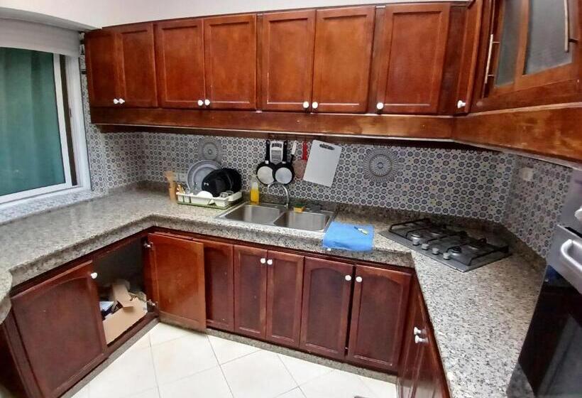 تختخواب در اتاق مشترک, Chambre Privative Dans Un Appartement Partagé