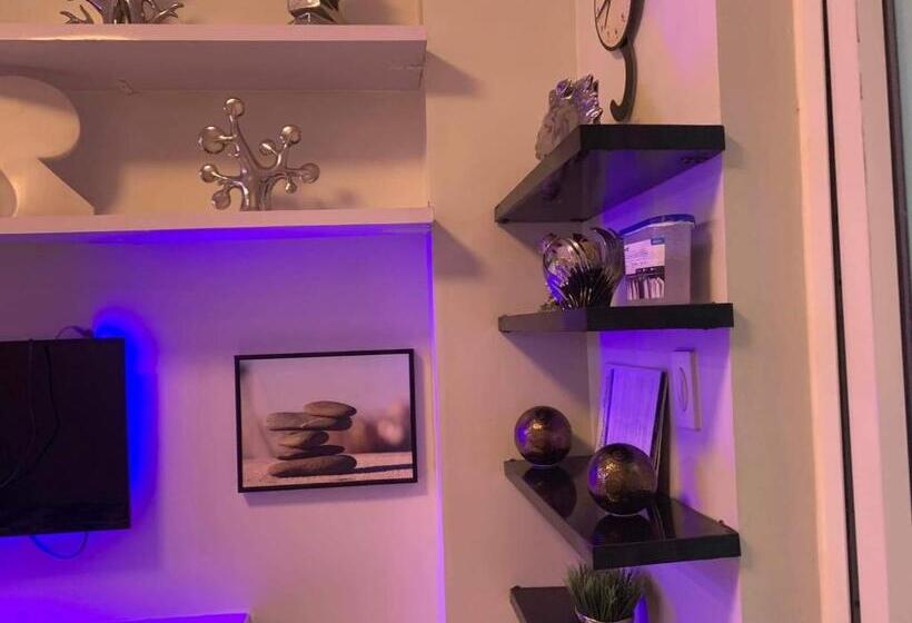 Студио Стандарт с Балконом, Babaj Staycation At Trees Residence Tower 10