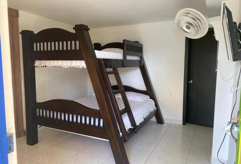标准三人间, Villa Bernal