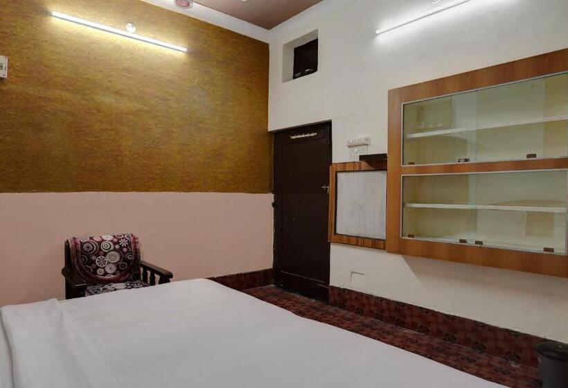 اتاق کلاسیک سه تخته, Oyo Bluebird Inn Hotel And Guest House
