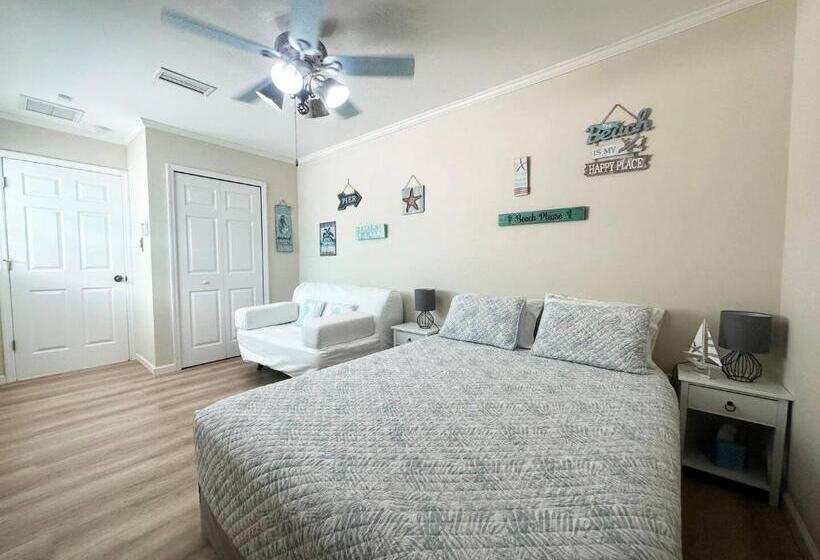标准间, Private Suite With Private Gym&patio, Minutes To Beaches, Up To 4 Guests