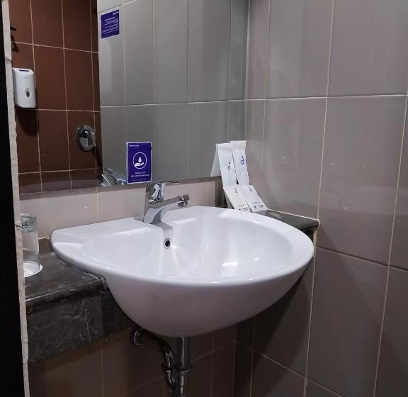 Люкс, Daima Suites Margonda