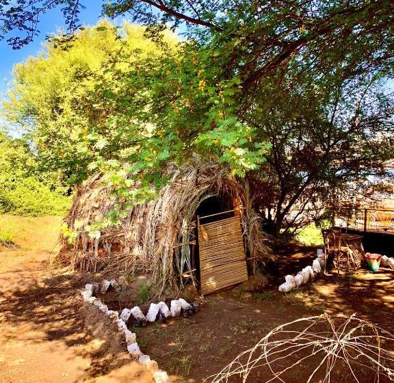 بانگلوی استاندارد, Salatoos Mango Garden And Guesthouse
