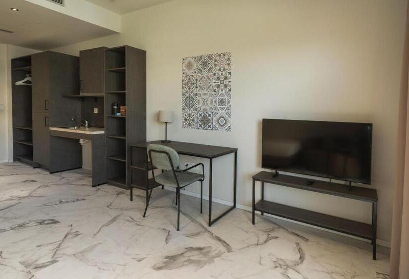 Студия Стандарт, Student Experience Madrid Pozuelo   Luxury Hostel