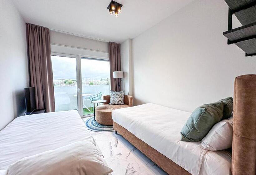 Номер Стандарт, Student Experience Madrid Pozuelo   Luxury Hostel