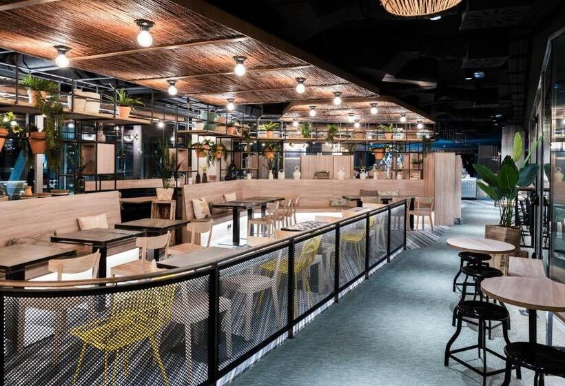 Номер Economy, Student Experience Madrid Pozuelo   Luxury Hostel