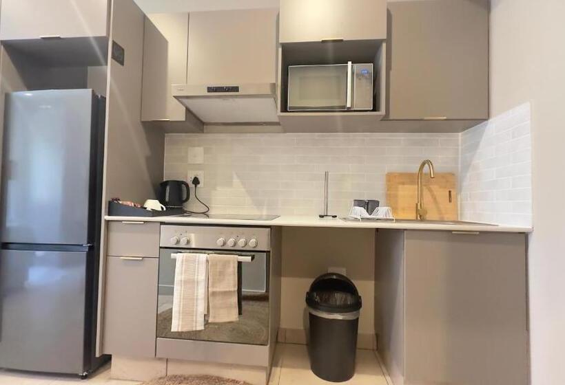 آپارتمان 1 خوابه, Trendy Sandton Apart Hotel With Electricity Backup