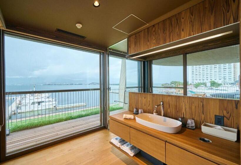 Люкс, Yanmar Sunset Marina Clubhouse&